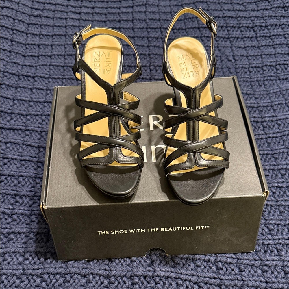 Naturalizer Elegant Black Strappy Sandals